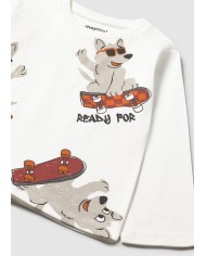 Bernumode | Mayoral: Футболка с длинным рукавом на мальчика 13,64 € Футболка с длинными рукавами для малыша. Классический круглый вырез обеспечивает удобную посадку. На плече расположены кнопки, облегчающие переодевание. Украшена стильным принтом (сериграфия).
