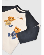 Bernumode | Mayoral: L/s t-shirt €13.64 Long-sleeved T-shirt for baby. Features a classic round neckline for a comfortable fit. Snap buttons on the shoulder make dressing easier. Decorated with decorative rubber appliques and stylish print (screen printing). Bernumode | Mayoral: L/s t-shirt €13.64 Long-sleeved T-shirt for baby. Features a classic round neckline for a comfortable fit. Snap buttons on the shoulder make dressing easier. Decorated with decorative rubber appliques and stylish print (screen printing).