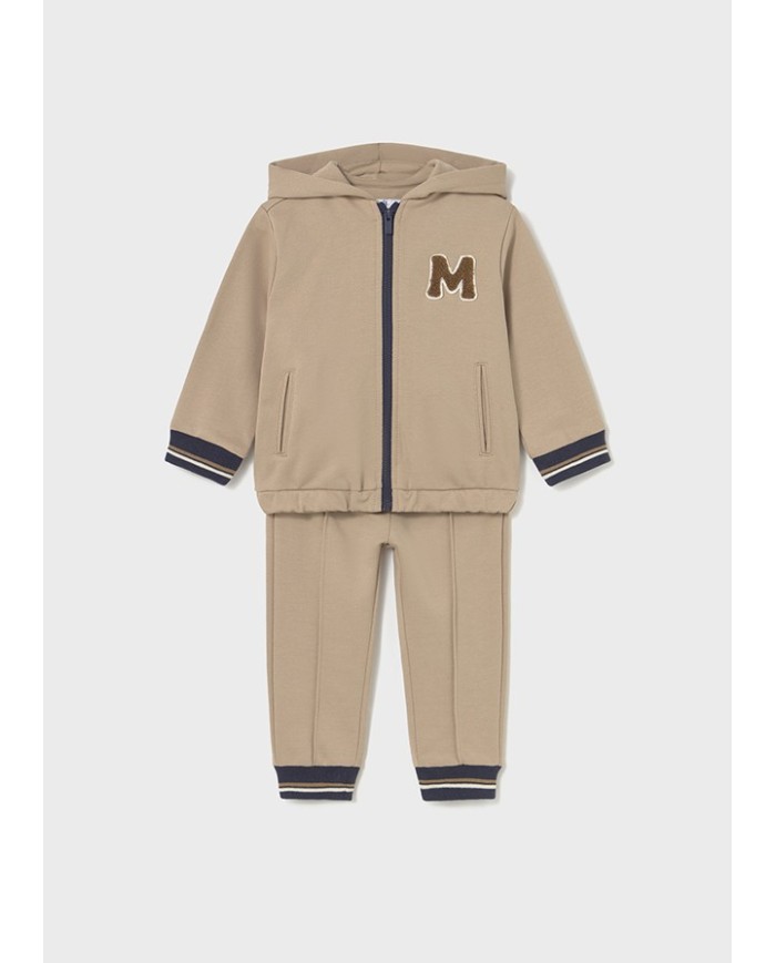 Bernumode | Mayoral: Спортивный костюм на малыша 27,19 € Детский спортивный костюм из двух предметов: худи и длинные брюки.
Толстовка с длинным рукавом для малышей с эластичными манжетами контрастного цвета. Капюшон. Центральная застёжка-молния спереди. Эластичный низ для лучшей посадки. Функциональные карманы спереди. Декоративные элементы: аппликация, вышивка.
Брюки с эластичным поясом и шнурком. Эластичный низ для удобства и комфорта.
 Bernumode | Mayoral: Спортивный костюм на малыша 27,19 € Детский спортивный костюм из двух предметов: худи и длинные брюки.
Толстовка с длинным рукавом для малышей с эластичными манжетами контрастного цвета. Капюшон. Центральная застёжка-молния спереди. Эластичный низ для лучшей посадки. Функциональные карманы спереди. Декоративные элементы: аппликация, вышивка.
Брюки с эластичным поясом и шнурком. Эластичный низ для удобства и комфорта.
