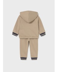 Bernumode | Mayoral: Sporta tērps zēnam 27,19 € Divdaļīgs sporta tērps mazulim ar džemperi un garajām biksēm.
Džemperis ar garām piedurknēm mazulim, kontrastējošām elastīgām aprocēm. Kapuce. Priekšpusē centrālā aizdare ar rāvējslēdzēju. Elastīga apakšmala labākai piegulšanai. Funkcionālas kabatas priekšpusē. Dekoratīvie elementi: aplikācija, izšuvums.
Bikses ar elastīgu jostu un aukliņu. Elastīgas apakšmalas ērtākai valkāšanai.
 Bernumode | Mayoral: Sporta tērps zēnam 27,19 € Divdaļīgs sporta tērps mazulim ar džemperi un garajām biksēm.
Džemperis ar garām piedurknēm mazulim, kontrastējošām elastīgām aprocēm. Kapuce. Priekšpusē centrālā aizdare ar rāvējslēdzēju. Elastīga apakšmala labākai piegulšanai. Funkcionālas kabatas priekšpusē. Dekoratīvie elementi: aplikācija, izšuvums.
Bikses ar elastīgu jostu un aukliņu. Elastīgas apakšmalas ērtākai valkāšanai.