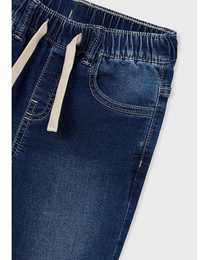 Bernumode | Mayoral: Джоггеры из мягкого денима на мальчика 23,55 € Длинные джоггеры для мальчика, свободные в верхней части и зауженные к щиколотке. Идеальный выбор для спортивного стиля и повседневных образов. Эластичная талия с шнурком для комфортной посадки. Выполнены из удобного хлопкового денима, легко комбинируются с другими элементами гардероба. При выборе хлопка Better Cotton вы поддерживаете устойчивое производство. Bernumode | Mayoral: Джоггеры из мягкого денима на мальчика 23,55 € Длинные джоггеры для мальчика, свободные в верхней части и зауженные к щиколотке. Идеальный выбор для спортивного стиля и повседневных образов. Эластичная талия с шнурком для комфортной посадки. Выполнены из удобного хлопкового денима, легко комбинируются с другими элементами гардероба. При выборе хлопка Better Cotton вы поддерживаете устойчивое производство.