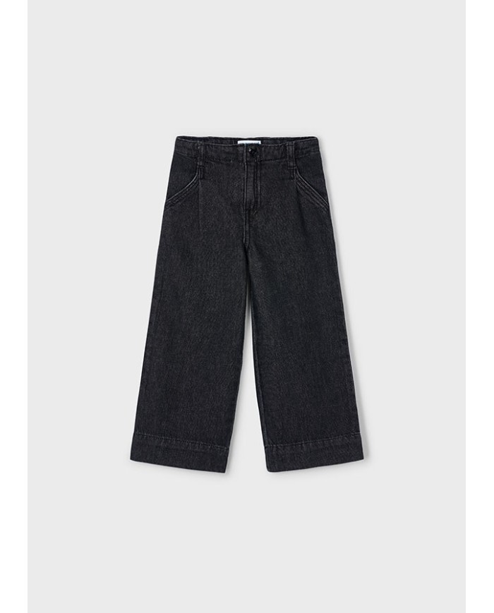 Bernumode | Mayoral: Wide leg denim pants for girls €25.54 Girls’ flared jeans with a wide hem. Elastic adjustable waistband with inner buttons for a perfect fit. Made from comfortable cotton denim, ideal for everyday looks. Features darts and functional front pockets. By choosing Better Cotton, you support sustainable production. Bernumode | Mayoral: Wide leg denim pants for girls €25.54 Girls’ flared jeans with a wide hem. Elastic adjustable waistband with inner buttons for a perfect fit. Made from comfortable cotton denim, ideal for everyday looks. Features darts and functional front pockets. By choosing Better Cotton, you support sustainable production.