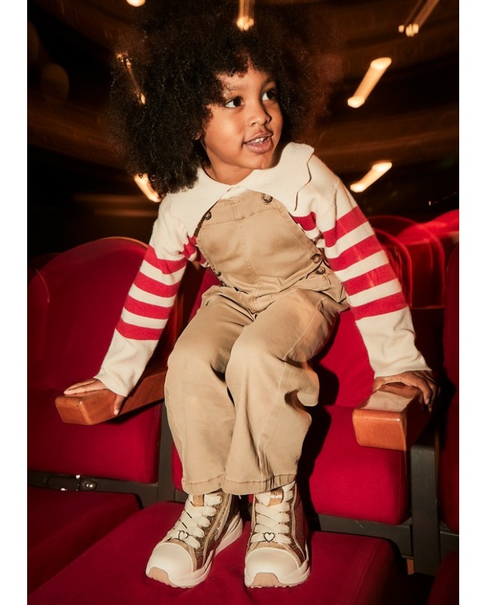 Bernumode | Mayoral: Peto sarga overalls for girls €30.17 Original girls’ dungaree-style pants with button closure. Made from durable and comfortable twill fabric. Features functional front pockets. Perfect for everyday wear and active play. Bernumode | Mayoral: Peto sarga overalls for girls €30.17 Original girls’ dungaree-style pants with button closure. Made from durable and comfortable twill fabric. Features functional front pockets. Perfect for everyday wear and active play.