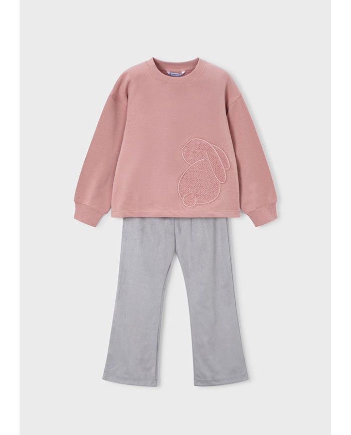 Bernumode | Mayoral: Komplekts meitenei (pulovers un legingi) 32,64 € Meiteņu komplekts, kas sastāv no brīvā stila džempera ar apaļu kakla izgriezumu un dekoratīvu izšuvumu priekšpusē, kā arī legingiem ar elastīgu jostasvietu maksimālai ērtībai. Ideāla izvēle ikdienas valkāšanai un aktīvām spēlēm. Bernumode | Mayoral: Komplekts meitenei (pulovers un legingi) 32,64 € Meiteņu komplekts, kas sastāv no brīvā stila džempera ar apaļu kakla izgriezumu un dekoratīvu izšuvumu priekšpusē, kā arī legingiem ar elastīgu jostasvietu maksimālai ērtībai. Ideāla izvēle ikdienas valkāšanai un aktīvām spēlēm.