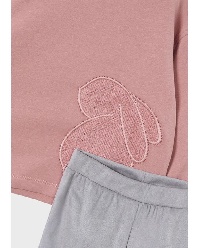 Bernumode | Mayoral: Komplekts meitenei (pulovers un legingi) 32,64 € Meiteņu komplekts, kas sastāv no brīvā stila džempera ar apaļu kakla izgriezumu un dekoratīvu izšuvumu priekšpusē, kā arī legingiem ar elastīgu jostasvietu maksimālai ērtībai. Ideāla izvēle ikdienas valkāšanai un aktīvām spēlēm. Bernumode | Mayoral: Komplekts meitenei (pulovers un legingi) 32,64 € Meiteņu komplekts, kas sastāv no brīvā stila džempera ar apaļu kakla izgriezumu un dekoratīvu izšuvumu priekšpusē, kā arī legingiem ar elastīgu jostasvietu maksimālai ērtībai. Ideāla izvēle ikdienas valkāšanai un aktīvām spēlēm.