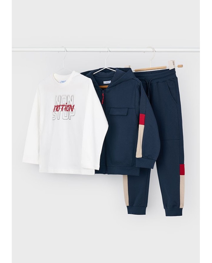 Bernumode | Mayoral: Tracksuit for boys €39.26 Three-piece boys’ sports set consisting of a long-sleeve hoodie sweatshirt with front zipper, elastic-waist sports pants with drawstring, and a matching T-shirt. Decorative elements: print. Made from Better Cotton, supporting sustainable cotton production. Perfect set for active play and everyday wear.