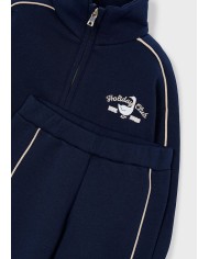 Bernumode | Mayoral: Спортивный костюм на девочку (кофта на молнии и брюки) 41,74 € Комплект для девочки: свитшот с длинными рукавами и центральной застёжкой-молнией спереди, функциональными карманами и декоративной вышивкой, а также спортивные брюки с эластичной талией для комфортной посадки. Идеальный комплект для активного отдыха и повседневной носки.
