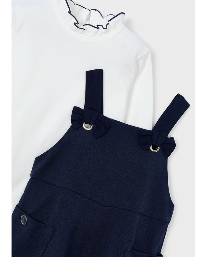 Bernumode | Mayoral: Сарафан на девочку (в комплекте с футболкой) 39,26 € Комплект для девочки: длинная футболка с полу-водолазкой и маленькой застежкой на спинке для удобства надевания, а также сарафан с прямым вырезом, регулируемыми бретелями, скрытой застежкой-молнией сзади и функциональными карманами спереди. Модель с подкладкой для дополнительного комфорта. Идеальный комплект для стильного и практичного образа.
 Bernumode | Mayoral: Сарафан на девочку (в комплекте с футболкой) 39,26 € Комплект для девочки: длинная футболка с полу-водолазкой и маленькой застежкой на спинке для удобства надевания, а также сарафан с прямым вырезом, регулируемыми бретелями, скрытой застежкой-молнией сзади и функциональными карманами спереди. Модель с подкладкой для дополнительного комфорта. Идеальный комплект для стильного и практичного образа.