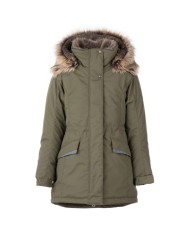 Bernumode | LENNE: Зимняя Куртка/Парка  ELLA 250 г 103,07 € 
Высокотехнологичная ткань Active + имеет водонепроницаемую мембрану, которая препятствует проникновению воды сквозь изделие. В то же время ткань обладает способностью испарять пот.
Водостойкость: 10000 ммВоздухопроводимость: 10000 г/ м²/24 ч
Водо- и грязеотталкивающая способность: обработка DWR (Durable Water Repellent)
Материал верха: 100% полиамид+PU, Ткань-Active plus. Ткань Cordura (сверхпрочная и износостойкая).
Материал подкладки: 100% полиэстер.
Утеплитель: Isosoft (250 гр).
Парка из ткани ActivePlus с регулируемой талией
Однотонная зимняя парка для девочек проста, но особенна благодаря своему воротнику и капюшону с меховой отделкой. Парка длиннее сзади и изготовлена из водонепроницаемой и дышащей ткани ActivePlus, которая обеспечивает максимальный комфорт в любое время. Водонепроницаемая поверхность ткани защищает от ветра, дождя и снега, не деформируется и выдерживает регулярную стирку, сохраняя свои первоначальные качества. Передняя часть парки имеет два кармана. Капюшон полностью отстегивается с помощью кнопок.
Высокотехнологичная ткань Active+ имеет водонепроницаемую мембрану, которая предотвращает проникновение воды через изделие. При этом он обладает способностью испарять пот. ◆Водонепроницаемость: водяной столб 10 000 мм ◆Воздухопроницаемость: паропроницаемость 10 000 г/м²/24ч ◆Ветрозащита: воздухопроницаемость 0 л/м²с ◆Водо- и грязеотталкивание: покрытие DWR (Durable Water Repellent) 
Утеплитель EXTRA WARM ⁑⁑ – лучший выбор для морозной погоды. Дышащая ткань не дает вашему ребенку потеть. Теплоудерживающая способность намного выше, чем у обычной ваты. Обеспечивает комфорт и свободу движений при температуре от -1 до -30°C. 
Петля для крепления отражателя. Bernumode | LENNE: Зимняя Куртка/Парка  ELLA 250 г 103,07 € 
Высокотехнологичная ткань Active + имеет водонепроницаемую мембрану, которая препятствует проникновению воды сквозь изделие. В то же время ткань обладает способностью испарять пот.
Водостойкость: 10000 ммВоздухопроводимость: 10000 г/ м²/24 ч
Водо- и грязеотталкивающая способность: обработка DWR (Durable Water Repellent)
Материал верха: 100% полиамид+PU, Ткань-Active plus. Ткань Cordura (сверхпрочная и износостойкая).
Материал подкладки: 100% полиэстер.
Утеплитель: Isosoft (250 гр).
Парка из ткани ActivePlus с регулируемой талией
Однотонная зимняя парка для девочек проста, но особенна благодаря своему воротнику и капюшону с меховой отделкой. Парка длиннее сзади и изготовлена из водонепроницаемой и дышащей ткани ActivePlus, которая обеспечивает максимальный комфорт в любое время. Водонепроницаемая поверхность ткани защищает от ветра, дождя и снега, не деформируется и выдерживает регулярную стирку, сохраняя свои первоначальные качества. Передняя часть парки имеет два кармана. Капюшон полностью отстегивается с помощью кнопок.
Высокотехнологичная ткань Active+ имеет водонепроницаемую мембрану, которая предотвращает проникновение воды через изделие. При этом он обладает способностью испарять пот. ◆Водонепроницаемость: водяной столб 10 000 мм ◆Воздухопроницаемость: паропроницаемость 10 000 г/м²/24ч ◆Ветрозащита: воздухопроницаемость 0 л/м²с ◆Водо- и грязеотталкивание: покрытие DWR (Durable Water Repellent) 
Утеплитель EXTRA WARM ⁑⁑ – лучший выбор для морозной погоды. Дышащая ткань не дает вашему ребенку потеть. Теплоудерживающая способность намного выше, чем у обычной ваты. Обеспечивает комфорт и свободу движений при температуре от -1 до -30°C. 
Петля для крепления отражателя.