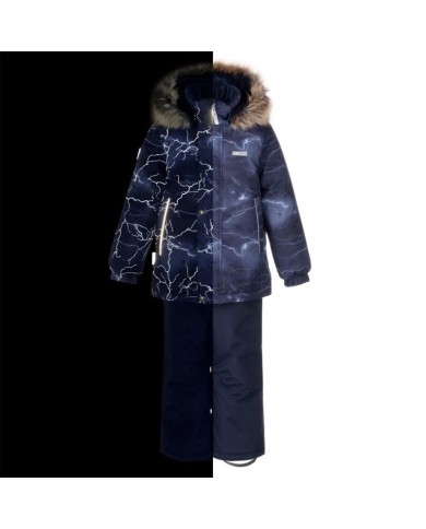 Bernumode | Reima: Зимняя куртка на мальчика Reimatec, Nuotio (160 г) 53,62 € Детская зимняя куртка из переработанного волокна. Водо- и ветрозащитный. 
Эта зимняя куртка для детей Reimatec изготовлено из водо- и ветронепроницаемого материала, который также воздухопроницаем, что обеспечивает комфорт, и, как и все функциональные ткани Reima, грязеотталкивающий, что позволяет реже стирать. Основные швы герметичны, что обеспечивает водонепроницаемость, а безопасный съемный капюшон защищает маленькие головы от ветра. Гладкая подкладка облегчает одевание и обеспечивает комфорт при ношении с другими слоями одежды. Два кармана на молнии спереди и регулируемый подол — еще одни удобные детали этой детской утепленной куртки.  
Открытые швы герметичны и водонепроницаемы. 
  Гладкая подкладка из полиэстера 
  Безопасный съемный капюшон.  
Регулируемые манжеты
  Два кармана на молнии  
Регулируемый подол  
Отражающие детали
 Bernumode | Reima: Зимняя куртка на мальчика Reimatec, Nuotio (160 г) 53,62 € Детская зимняя куртка из переработанного волокна. Водо- и ветрозащитный. 
Эта зимняя куртка для детей Reimatec изготовлено из водо- и ветронепроницаемого материала, который также воздухопроницаем, что обеспечивает комфорт, и, как и все функциональные ткани Reima, грязеотталкивающий, что позволяет реже стирать. Основные швы герметичны, что обеспечивает водонепроницаемость, а безопасный съемный капюшон защищает маленькие головы от ветра. Гладкая подкладка облегчает одевание и обеспечивает комфорт при ношении с другими слоями одежды. Два кармана на молнии спереди и регулируемый подол — еще одни удобные детали этой детской утепленной куртки.  
Открытые швы герметичны и водонепроницаемы. 
  Гладкая подкладка из полиэстера 
  Безопасный съемный капюшон.  
Регулируемые манжеты
  Два кармана на молнии  
Регулируемый подол  
Отражающие детали