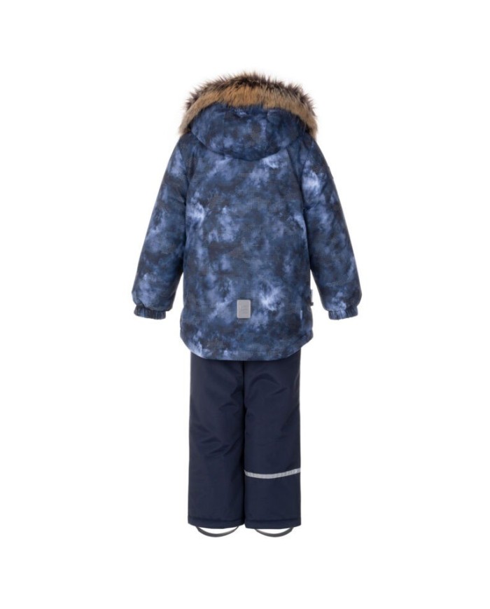 Bernumode | LENNE: Зимний комплект RONIN 330 г +  150 г 87,87 € В изготовлении одежды Active учитываются преобладающие в Эстонии и Северных странах погодные условия, предъявляющие к изделиям особо высокие требования. Используются специально изготовленные высокотехнологичные ткани, предохраняющие ребенка от переохлаждения, практичные в эксплуатации и легкие в уходе. Основными целями развития продукции Lenne являются безопасность, удобство, простота в уходе, практичность.Ткань-Active – водонепроницаемая дышащая ткань. Изделия из серии Active: легки по весу, ветрозащитные и теплые, дышащие, водоотталкивающие, прочные и легки в уходе.Водостойкость: 5 000/10 000 ммВоздухопроводимость: 5 000/10 000 g/m2/24h
Всепогодный комплект со светоотражающим принтом в верхней части подходит для ношения в зимний период.
Зимний комплект Lenne для мальчиков защищен от воды, ветра и дождя. Брюки с регулируемыми подтяжками согревают спину вашего ребенка даже во время активной игры. В дизайне изделия присутствуют светоотражающие детали, которые сделают вашего ребенка заметным даже в самую темную зиму. Надежный капюшон на кнопках отстегивается от изделия, если оно застревает.
Высокотехнологичная ткань Active+ имеет водонепроницаемую мембрану, которая предотвращает проникновение воды через изделие. При этом он обладает способностью испарять пот. ◆Водонепроницаемость: водяной столб 5 000/10 000 мм ◆Воздухопроницаемость: паропроницаемость 5 000/10 000 г/м²/24ч ◆Ветрозащита: воздухопроницаемость 0 л/м²с ◆Водо- и грязеотталкивание: покрытие DWR (Durable Water Repellent)
Утеплитель EXTRA WARM ⁑⁑ – лучший выбор для морозной погоды. Дышащая ткань не дает вашему ребенку потеть. Теплоудерживающая способность намного выше, чем у обычной ваты. Обеспечивает комфорт и свободу движений при температуре от -1 до -30°C. 
Манжет с подкладкой из мягкого меха. Эта уникальная деталь для верхней одежды защитит нежную кожу вашего малыша от трения о прочную и износостойкую ткань. Отдайте предпочтение этому незаменимому решению при выборе верхней одежды.
Петля для крепления отражателя.
 Bernumode | LENNE: Зимний комплект RONIN 330 г +  150 г 87,87 € В изготовлении одежды Active учитываются преобладающие в Эстонии и Северных странах погодные условия, предъявляющие к изделиям особо высокие требования. Используются специально изготовленные высокотехнологичные ткани, предохраняющие ребенка от переохлаждения, практичные в эксплуатации и легкие в уходе. Основными целями развития продукции Lenne являются безопасность, удобство, простота в уходе, практичность.Ткань-Active – водонепроницаемая дышащая ткань. Изделия из серии Active: легки по весу, ветрозащитные и теплые, дышащие, водоотталкивающие, прочные и легки в уходе.Водостойкость: 5 000/10 000 ммВоздухопроводимость: 5 000/10 000 g/m2/24h
Всепогодный комплект со светоотражающим принтом в верхней части подходит для ношения в зимний период.
Зимний комплект Lenne для мальчиков защищен от воды, ветра и дождя. Брюки с регулируемыми подтяжками согревают спину вашего ребенка даже во время активной игры. В дизайне изделия присутствуют светоотражающие детали, которые сделают вашего ребенка заметным даже в самую темную зиму. Надежный капюшон на кнопках отстегивается от изделия, если оно застревает.
Высокотехнологичная ткань Active+ имеет водонепроницаемую мембрану, которая предотвращает проникновение воды через изделие. При этом он обладает способностью испарять пот. ◆Водонепроницаемость: водяной столб 5 000/10 000 мм ◆Воздухопроницаемость: паропроницаемость 5 000/10 000 г/м²/24ч ◆Ветрозащита: воздухопроницаемость 0 л/м²с ◆Водо- и грязеотталкивание: покрытие DWR (Durable Water Repellent)
Утеплитель EXTRA WARM ⁑⁑ – лучший выбор для морозной погоды. Дышащая ткань не дает вашему ребенку потеть. Теплоудерживающая способность намного выше, чем у обычной ваты. Обеспечивает комфорт и свободу движений при температуре от -1 до -30°C. 
Манжет с подкладкой из мягкого меха. Эта уникальная деталь для верхней одежды защитит нежную кожу вашего малыша от трения о прочную и износостойкую ткань. Отдайте предпочтение этому незаменимому решению при выборе верхней одежды.
Петля для крепления отражателя.