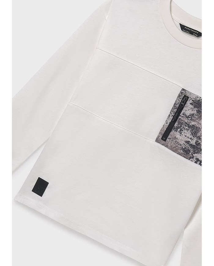 Bernumode | Mayoral: L/s t-shirt €16.45 Boys’ long-sleeve t-shirt with a round neckline. Features a zippered pocket for convenience. Perfect for everyday wear and active play. Bernumode | Mayoral: L/s t-shirt €16.45 Boys’ long-sleeve t-shirt with a round neckline. Features a zippered pocket for convenience. Perfect for everyday wear and active play.