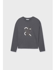 Bernumode | Mayoral: Футболка с длинным рукавом на девочку 16,45 € Футболка с длинными рукавами для детей унисекс. Классический круглый вырез. Элементы декора включают рельефный узор (embossed) и сериграфию (print), создавая стильный и универсальный вариант для повседневной носки.
