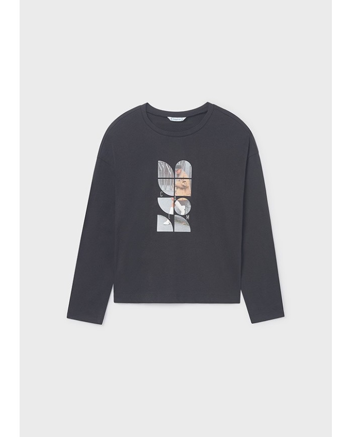 Bernumode | Mayoral: Meiteņu T-krekls ar garām piedurknēm 15,62 € Meiteņu brīva piegriezuma T-krekls ar apaļu kakla izgriezumu. Izgatavots no 100% Better Cotton, mīksts un patīkams pieskārienam. Dekoratīvie elementi: stilīga serigrāfija. Iegādājoties šo produktu, jūs atbalstāt ilgtspējīgu kokvilnas ražošanu.