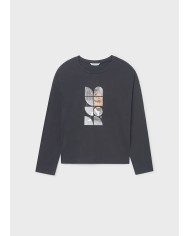 Bernumode | Mayoral: Футболка с длинным рукавом на девочку 15,62 € Футболка для девочки свободного кроя с круглым вырезом. Изготовлена из 100% хлопка Better Cotton, мягкая и приятная на ощупь. Элементы декора: стильная сериграфия (print). Приобретая этот продукт, вы поддерживаете устойчивое производство хлопка.
