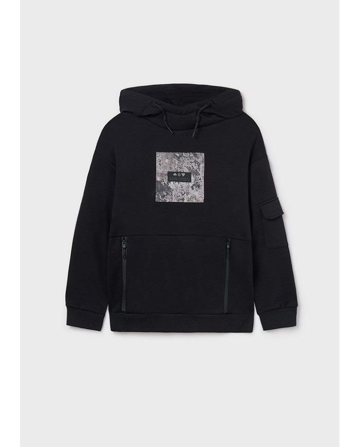 Bernumode | Mayoral: Байка с капюшоном на мальчика 27,19 € Свитшот для мальчика с длинными рукавами и капюшоном. Оснащён боковым карманом и карманами на молнии для удобства. Элементы декора включают рельефный принт (high density print) и сериграфию, создавая стильный и практичный вариант для повседневной носки и активного отдыха.
 Bernumode | Mayoral: Байка с капюшоном на мальчика 27,19 € Свитшот для мальчика с длинными рукавами и капюшоном. Оснащён боковым карманом и карманами на молнии для удобства. Элементы декора включают рельефный принт (high density print) и сериграфию, создавая стильный и практичный вариант для повседневной носки и активного отдыха.