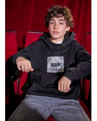 Bernumode | Mayoral: Contrast pullover €27.19 Boys’ long-sleeve hoodie sweatshirt with a hood. Features a side pocket and zippered pockets for convenience. Decorative elements include high-density print and screen print details, making it a stylish and practical choice for everyday wear and active play. Bernumode | Mayoral: Contrast pullover €27.19 Boys’ long-sleeve hoodie sweatshirt with a hood. Features a side pocket and zippered pockets for convenience. Decorative elements include high-density print and screen print details, making it a stylish and practical choice for everyday wear and active play.
