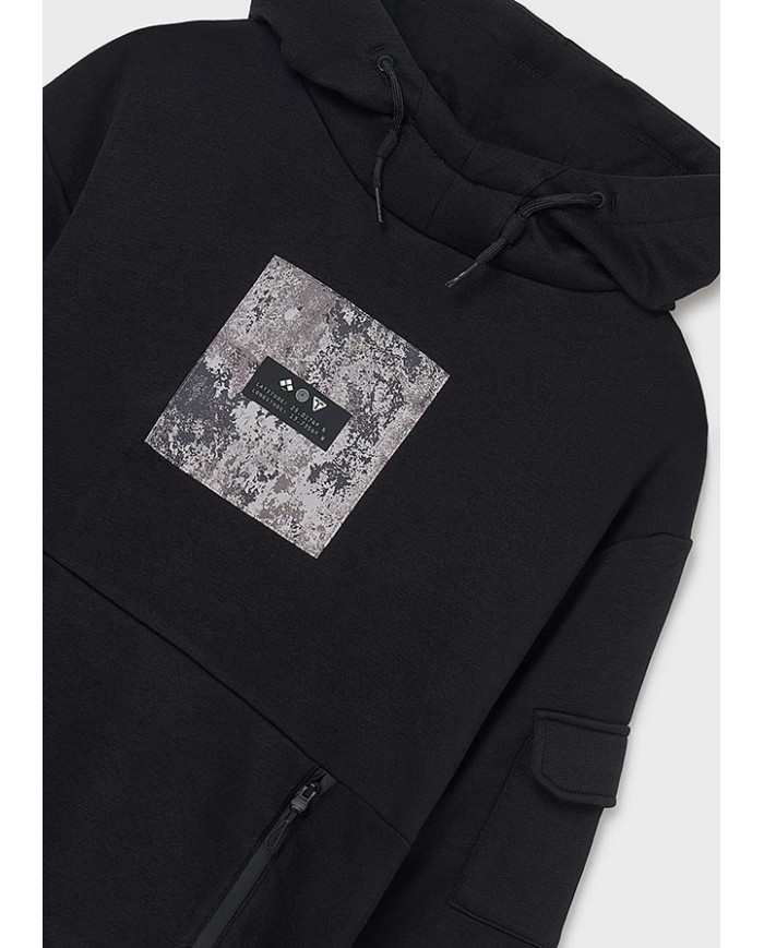 Bernumode | Mayoral: Байка с капюшоном на мальчика 27,19 € Свитшот для мальчика с длинными рукавами и капюшоном. Оснащён боковым карманом и карманами на молнии для удобства. Элементы декора включают рельефный принт (high density print) и сериграфию, создавая стильный и практичный вариант для повседневной носки и активного отдыха.
 Bernumode | Mayoral: Байка с капюшоном на мальчика 27,19 € Свитшот для мальчика с длинными рукавами и капюшоном. Оснащён боковым карманом и карманами на молнии для удобства. Элементы декора включают рельефный принт (high density print) и сериграфию, создавая стильный и практичный вариант для повседневной носки и активного отдыха.