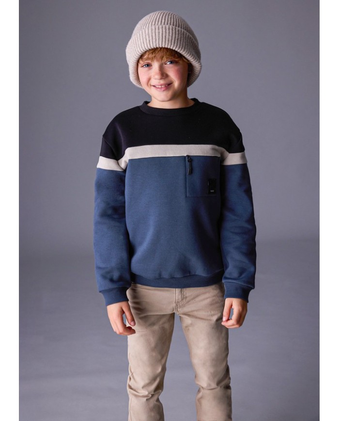 Bernumode | Mayoral: Байка на мальчика 25,54 € Свитшот для мальчика с длинными рукавами и круглым вырезом. Оснащён передними карманами для удобства. Элементы декора включают контрастные вставки и рельефный узор (embossed), создавая стильный и практичный вариант для повседневной носки.
 Bernumode | Mayoral: Байка на мальчика 25,54 € Свитшот для мальчика с длинными рукавами и круглым вырезом. Оснащён передними карманами для удобства. Элементы декора включают контрастные вставки и рельефный узор (embossed), создавая стильный и практичный вариант для повседневной носки.