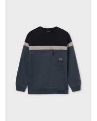 Bernumode | Mayoral: Pullover for boy €25.54 Boys’ long-sleeve sweatshirt with a round neckline. Features front pockets for convenience. Decorative elements include contrasting details and embossed patterns, providing a stylish and practical option for everyday wear. Bernumode | Mayoral: Pullover for boy €25.54 Boys’ long-sleeve sweatshirt with a round neckline. Features front pockets for convenience. Decorative elements include contrasting details and embossed patterns, providing a stylish and practical option for everyday wear.