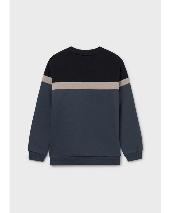 Bernumode | Mayoral: Pullover for boy €25.54 Boys’ long-sleeve sweatshirt with a round neckline. Features front pockets for convenience. Decorative elements include contrasting details and embossed patterns, providing a stylish and practical option for everyday wear. Bernumode | Mayoral: Pullover for boy €25.54 Boys’ long-sleeve sweatshirt with a round neckline. Features front pockets for convenience. Decorative elements include contrasting details and embossed patterns, providing a stylish and practical option for everyday wear.