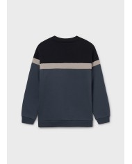 Bernumode | Mayoral: Pullover for boy €25.54 Boys’ long-sleeve sweatshirt with a round neckline. Features front pockets for convenience. Decorative elements include contrasting details and embossed patterns, providing a stylish and practical option for everyday wear. Bernumode | Mayoral: Pullover for boy €25.54 Boys’ long-sleeve sweatshirt with a round neckline. Features front pockets for convenience. Decorative elements include contrasting details and embossed patterns, providing a stylish and practical option for everyday wear.