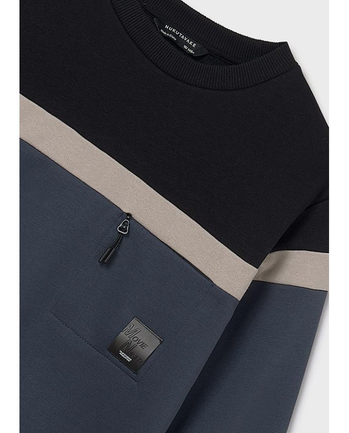 Bernumode | Mayoral: Байка на мальчика 25,54 € Свитшот для мальчика с длинными рукавами и круглым вырезом. Оснащён передними карманами для удобства. Элементы декора включают контрастные вставки и рельефный узор (embossed), создавая стильный и практичный вариант для повседневной носки.
 Bernumode | Mayoral: Байка на мальчика 25,54 € Свитшот для мальчика с длинными рукавами и круглым вырезом. Оснащён передними карманами для удобства. Элементы декора включают контрастные вставки и рельефный узор (embossed), создавая стильный и практичный вариант для повседневной носки.