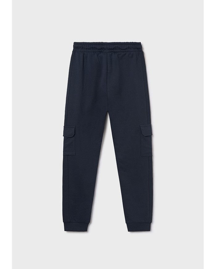 Bernumode | Mayoral: Спортивные брюки с карманами на мальчика 25,54 € Карго-брюки для мальчика с длинными штанинами, свободным верхом и заниженной линией талии. Эластичная талия с шнурком и резинка внизу обеспечивают удобную посадку. Модель оснащена функциональными передними и боковыми карманами. Однотонный дизайн делает брюки универсальными для повседневной носки.
 Bernumode | Mayoral: Спортивные брюки с карманами на мальчика 25,54 € Карго-брюки для мальчика с длинными штанинами, свободным верхом и заниженной линией талии. Эластичная талия с шнурком и резинка внизу обеспечивают удобную посадку. Модель оснащена функциональными передними и боковыми карманами. Однотонный дизайн делает брюки универсальными для повседневной носки.
