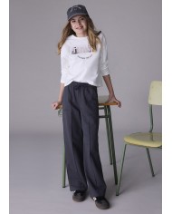 Bernumode | Mayoral: Широкие брюки на девочку 21,07 € Брюки для девочки в стиле клёш, расширяющиеся к низу. С эластичным поясом для комфортной посадки. Изготовлены из мягкого и тёплого вельветового трикотажа, обеспечивающего уют и удобство в холодное время года. Bernumode | Mayoral: Широкие брюки на девочку 21,07 € Брюки для девочки в стиле клёш, расширяющиеся к низу. С эластичным поясом для комфортной посадки. Изготовлены из мягкого и тёплого вельветового трикотажа, обеспечивающего уют и удобство в холодное время года.