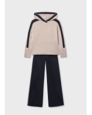 Bernumode | Mayoral: Long pant set w/hood €52.48 Girls’ matching set: hoodie sweater and long pants. Made from soft, flowing fabric for maximum comfort throughout the day. The long-sleeve hoodie features contrasting details and ribbed trims. Elastic waist pants are accented with contrasting details, creating a stylish and comfortable outfit for everyday wear. Bernumode | Mayoral: Long pant set w/hood €52.48 Girls’ matching set: hoodie sweater and long pants. Made from soft, flowing fabric for maximum comfort throughout the day. The long-sleeve hoodie features contrasting details and ribbed trims. Elastic waist pants are accented with contrasting details, creating a stylish and comfortable outfit for everyday wear.