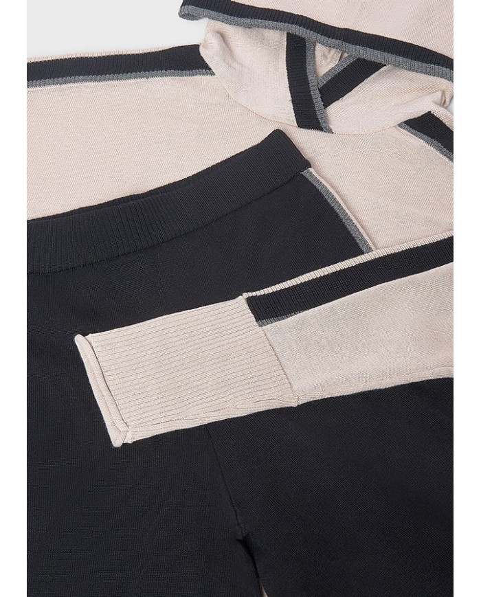 Bernumode | Mayoral: Long pant set w/hood €52.48 Girls’ matching set: hoodie sweater and long pants. Made from soft, flowing fabric for maximum comfort throughout the day. The long-sleeve hoodie features contrasting details and ribbed trims. Elastic waist pants are accented with contrasting details, creating a stylish and comfortable outfit for everyday wear. Bernumode | Mayoral: Long pant set w/hood €52.48 Girls’ matching set: hoodie sweater and long pants. Made from soft, flowing fabric for maximum comfort throughout the day. The long-sleeve hoodie features contrasting details and ribbed trims. Elastic waist pants are accented with contrasting details, creating a stylish and comfortable outfit for everyday wear.