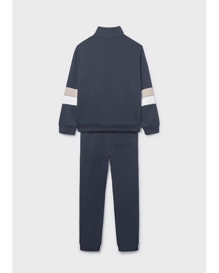 Bernumode | Mayoral: Спортивный костюм на мальчика 43,72 € Унисекс спортивный костюм из двух частей, состоящий из толстовки и длинных спортивных штанов.
Толстовка с длинными рукавами, с капюшоном и боковым карманом. Декоративные элементы: рельефный принт и нанесение методом шелкографии.
Спортивные штаны унисекс, очень удобные. Эластичный пояс с шнурком и эластичные манжеты для лучшей посадки. Боковые карманы. Универсальный дизайн благодаря нейтральной цветовой гамме и форме, подходит как для мальчиков, так и для девочек.
 Bernumode | Mayoral: Спортивный костюм на мальчика 43,72 € Унисекс спортивный костюм из двух частей, состоящий из толстовки и длинных спортивных штанов.
Толстовка с длинными рукавами, с капюшоном и боковым карманом. Декоративные элементы: рельефный принт и нанесение методом шелкографии.
Спортивные штаны унисекс, очень удобные. Эластичный пояс с шнурком и эластичные манжеты для лучшей посадки. Боковые карманы. Универсальный дизайн благодаря нейтральной цветовой гамме и форме, подходит как для мальчиков, так и для девочек.