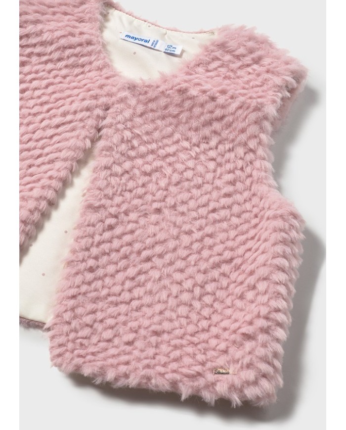 Bernumode | Mayoral: Жилетка на девочку 21,07 € Жилет для малышки. Скрытая застёжка на кнопку для быстрого и удобного надевания. Мягкий и приятный внешний материал из искусственного меха. Мягкая подкладка из полиэстера.
 Bernumode | Mayoral: Жилетка на девочку 21,07 € Жилет для малышки. Скрытая застёжка на кнопку для быстрого и удобного надевания. Мягкий и приятный внешний материал из искусственного меха. Мягкая подкладка из полиэстера.