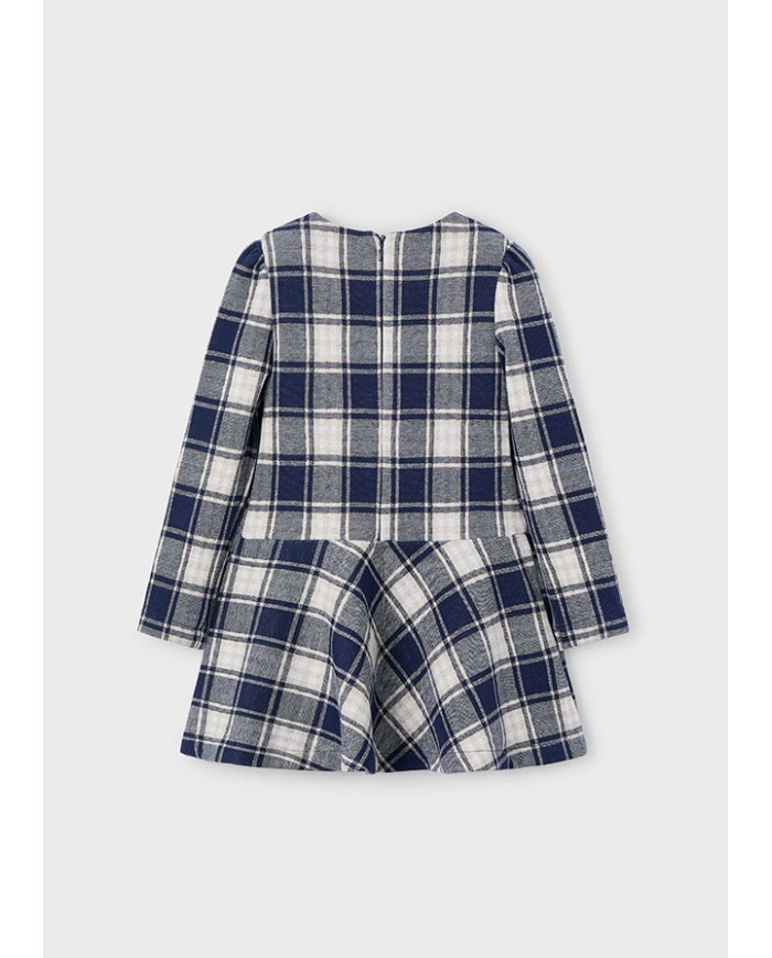 Bernumode | Mayoral: Knit dress for girl €41.74 Girls’ dress with puff sleeves and round neckline. The fitted waistline and invisible back zip provide comfort and elegance. Made from a mix of fabrics for a unique style, it features decorative faux front pockets and metallic appliqués. The checkered pattern gives it a modern and chic look.