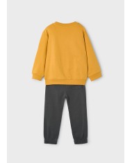 Bernumode | Mayoral: Спортивный костюм на мальчика (Байка и брюки) 27,19 € Детский спортивный костюм из двух предметов: свитшот и спортивные брюки.Свитшот с длинными рукавами и круглым вырезом украшен стильным принтом.Брюки обеспечивают максимальный комфорт благодаря эластичному поясу с шнурком и усиленным наколенникам, которые повышают износостойкость. Дополнены функциональными боковыми карманами и задним карманом. Идеальный выбор для активных игр и повседневной носки.
 Bernumode | Mayoral: Спортивный костюм на мальчика (Байка и брюки) 27,19 € Детский спортивный костюм из двух предметов: свитшот и спортивные брюки.Свитшот с длинными рукавами и круглым вырезом украшен стильным принтом.Брюки обеспечивают максимальный комфорт благодаря эластичному поясу с шнурком и усиленным наколенникам, которые повышают износостойкость. Дополнены функциональными боковыми карманами и задним карманом. Идеальный выбор для активных игр и повседневной носки.