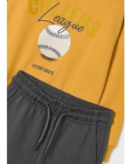 Bernumode | Mayoral: Tracksuit for boys (Sweatshirt, pants) €27.19 Two-piece tracksuit for boys including a sweatshirt and long pants.The sweatshirt features long sleeves, a round neckline, and a stylish print.The pants offer great comfort with an elastic waistband and drawstring, reinforced knees for durability, functional side pockets, and a back pocket. Perfect for active play and everyday wear. Bernumode | Mayoral: Tracksuit for boys (Sweatshirt, pants) €27.19 Two-piece tracksuit for boys including a sweatshirt and long pants.The sweatshirt features long sleeves, a round neckline, and a stylish print.The pants offer great comfort with an elastic waistband and drawstring, reinforced knees for durability, functional side pockets, and a back pocket. Perfect for active play and everyday wear.