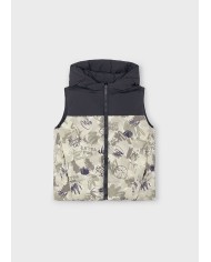 Bernumode | Mayoral: 2-сторонняя стёганная жилетка на мальчика, с капюшоном 34,63 € Содержит переработанный полиэстер. Жилет для мальчика. Воротник с капюшоном. Центральная застёжка на молнию спереди. Мягкая подкладка из полиэстера. Функциональные передние карманы. Bernumode | Mayoral: 2-сторонняя стёганная жилетка на мальчика, с капюшоном 34,63 € Содержит переработанный полиэстер. Жилет для мальчика. Воротник с капюшоном. Центральная застёжка на молнию спереди. Мягкая подкладка из полиэстера. Функциональные передние карманы.