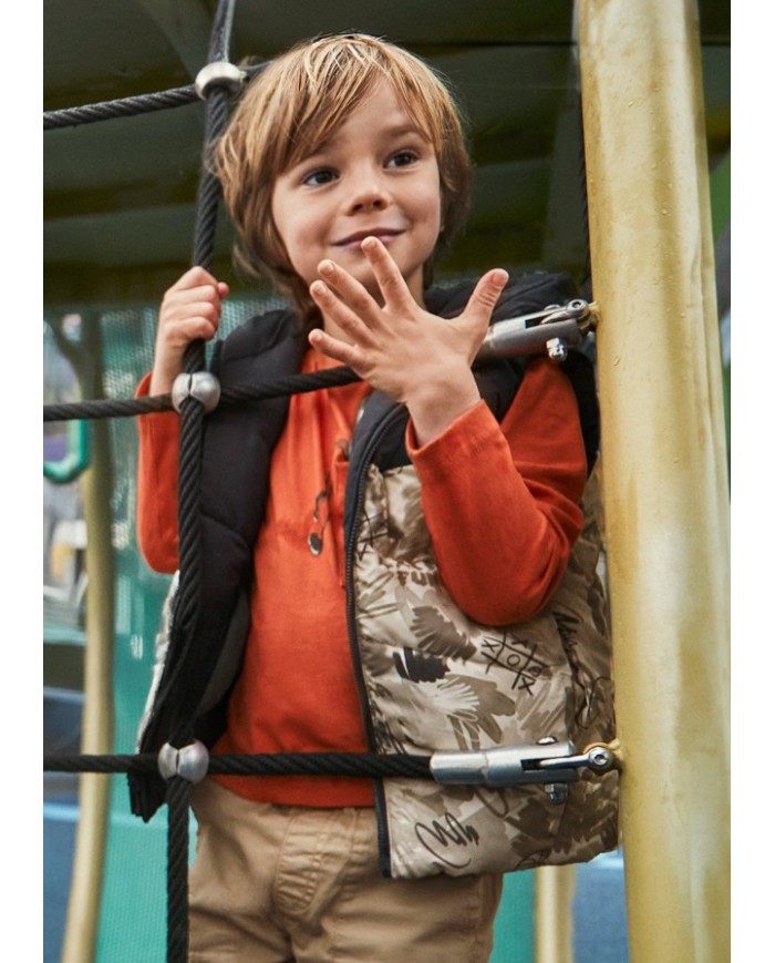 Bernumode | Mayoral: Reversible vest for boy (bodywarmer) €34.63 Contains recycled polyester.Boy's bodywarmer with a high collar and hood.Front zip fastening.Soft polyester lining.Functional front pockets. Bernumode | Mayoral: Reversible vest for boy (bodywarmer) €34.63 Contains recycled polyester.Boy's bodywarmer with a high collar and hood.Front zip fastening.Soft polyester lining.Functional front pockets.
