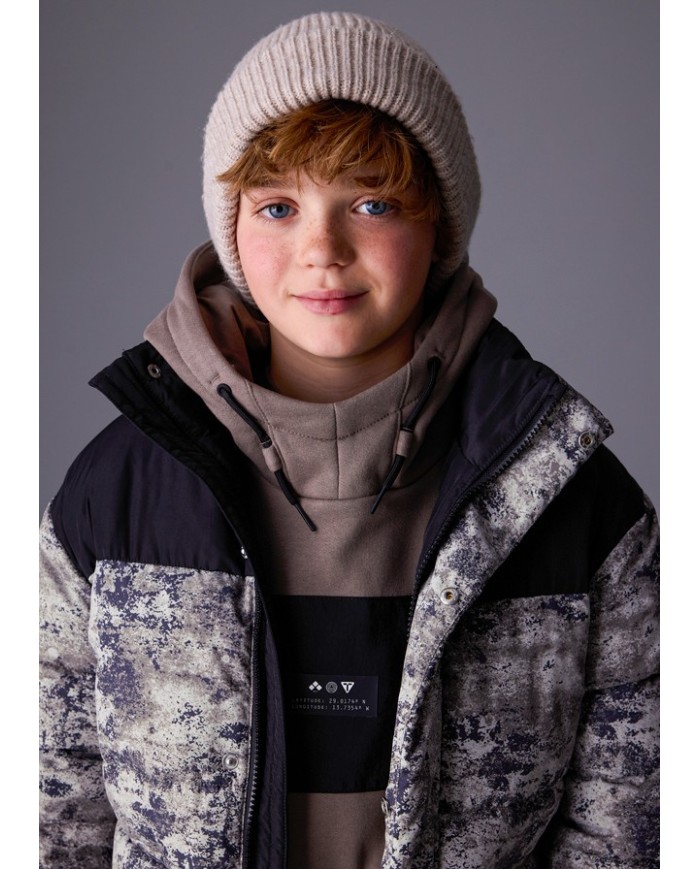 Bernumode | Mayoral: Jacket for boy €52.48 Made with recycled polyester. Boys' vest. Hooded collar. Central front zipper closure. Soft polyester inner lining. Functional front pockets. This model features a reversible design.