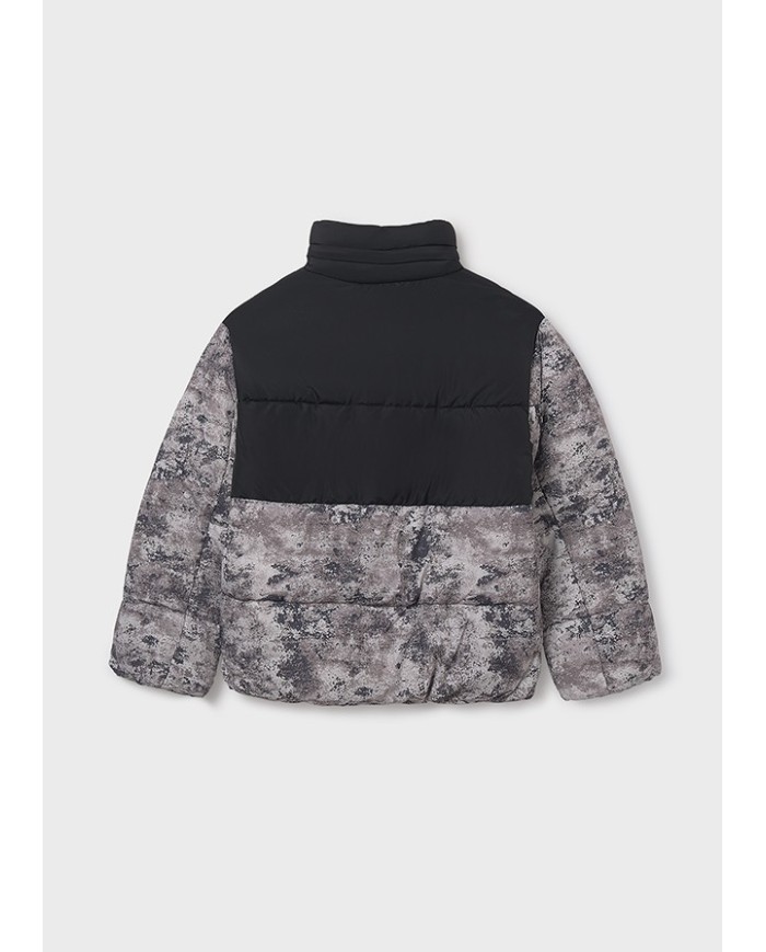 Bernumode | Mayoral: Jacket for boy €52.48 Made with recycled polyester. Boys' vest. Hooded collar. Central front zipper closure. Soft polyester inner lining. Functional front pockets. This model features a reversible design.