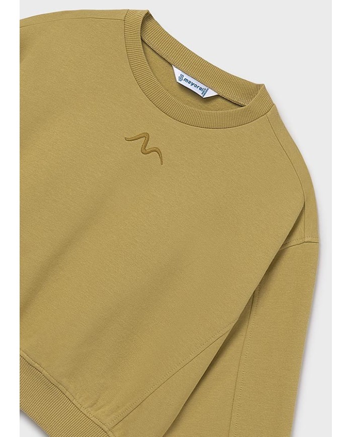 Bernumode | Mayoral: Свитшот на девочку 21,07 € Стильный свитшот для девочки с длинными рукавами. Свободный крой с опущенными плечами создаёт комфорт и современный силуэт. Низ, манжеты и ворот выполнены из эластичной резинки для лучшей посадки. Украшен изящной вышивкой, которая добавляет оригинальности образу.
