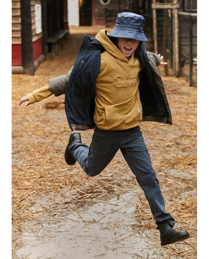 Bernumode | Mayoral: Брюки на мальчика 27,19 € Брюки для мальчика. Застёжка на молнию и пуговицу. Внутренняя регулируемая резинка с пуговицами для лучшей посадки. Удобная и универсальная джинсовая ткань для повседневных образов. В целях безопасности маленькие размеры (2–5 лет) не имеют настоящей молнии в гульфике — она будет имитированной.