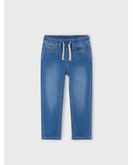 Bernumode | Mayoral: Джоггеры из мягкого денима на мальчика 23,55 € Длинные джоггеры для мальчика, свободные в верхней части и зауженные к щиколотке. Идеальный выбор для спортивного стиля и повседневных образов. Эластичная талия с шнурком для комфортной посадки. Выполнены из удобного хлопкового денима, легко комбинируются с другими элементами гардероба. При выборе хлопка Better Cotton вы поддерживаете устойчивое производство.