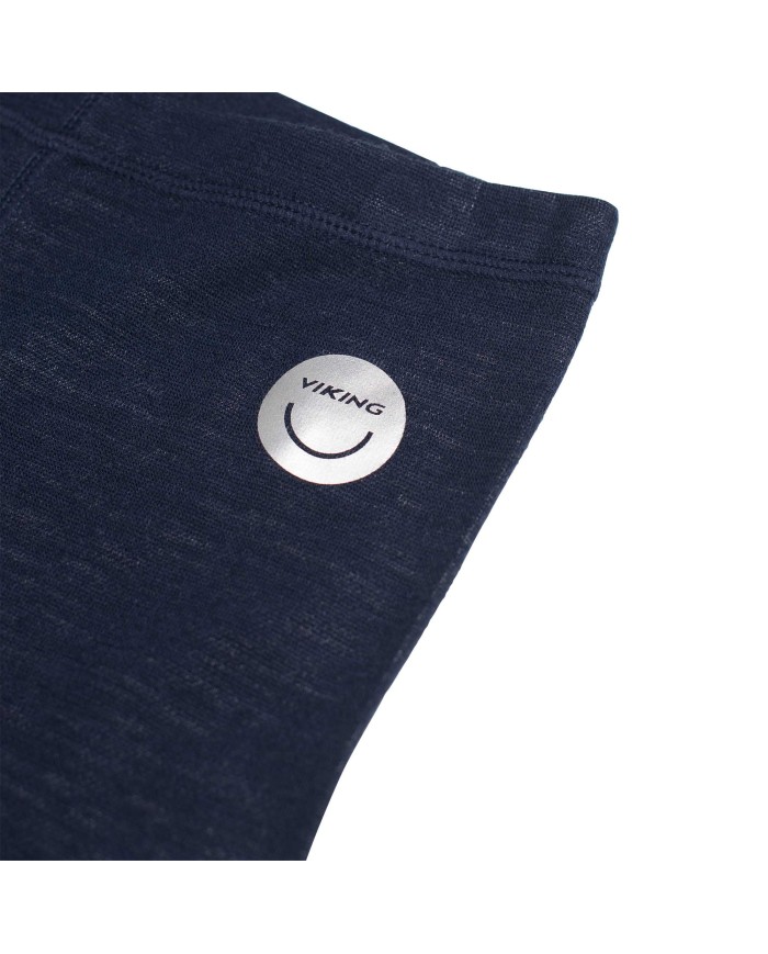 Bernumode | Viking: Bērnu termo-bikses PLAY,  merino vilna 29,67 € Veiciniet bērna bezrūpīgas rotaļas aukstā laikā ar pamatnes slāni, kam piemīt merino vilnas nepārspējamas siltumu regulējošas īpašības un kas neniez. Tas ir iespējams, pateicoties neniezošajam adītam bambusa materiālam iekšpusē, kas jūtas mīksts un gluds uz tausti. Tas ir apvienots ar merino vilnas kārtu, kas iegūta "museling free" procesā (t.i., vismaigākā pret dzīvniekiem), kas spēj saglabāt siltumu aukstumā un vēsumā siltās dienās vai aktivitātes laikā. Merino vilnai nav nepieciešama bieža mazgāšana tāpat kā citām šķiedrām, kas var palīdzēt samazināt ūdens un enerģijas patēriņu. Pēc lietošanas vienkārši pakariet bikses, lai tās izvēdinātos, un nākamajā dienā tās vienmēr būs svaigas.
