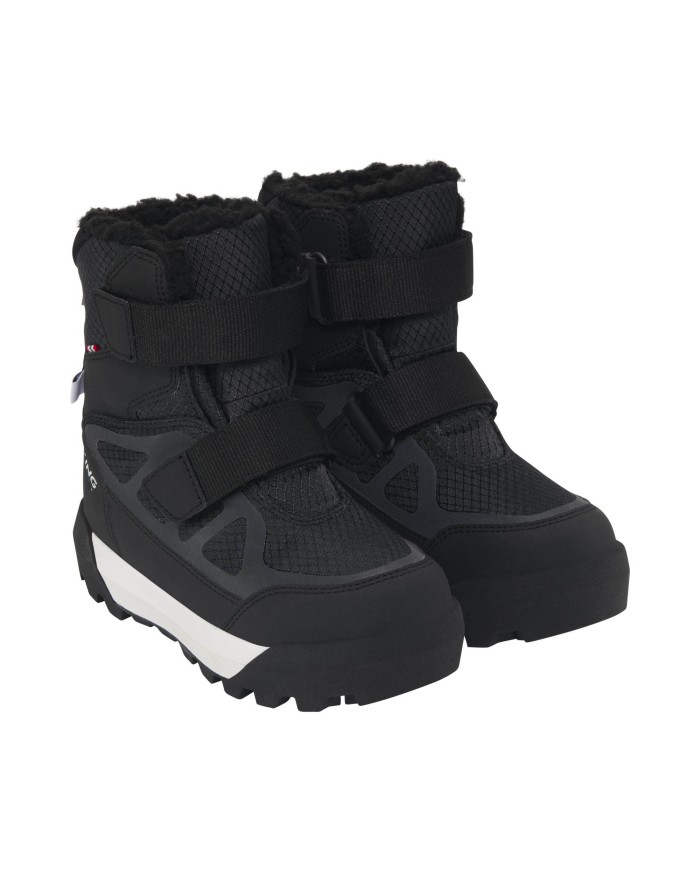 Bernumode | Constrictor Warm SC WP 2V - Kids winter boots with premium insulation (using NASA technology) €61.57 Durable and waterproof high cut kids' shoe with premium insulationPrepare your little astronaut for outer space with Constrictor Warm SC WP 2V, a tough shoe featuring out-of-this-world warmth. Viking's newest addition, Solarcore® combines NASA-developed technology with an ultra-thin material that gets warmer when compressed. This means that your child will be radiating heat with every step. A full rubber outsole with deep lugs helps ensure unbeatable traction. Additionally, the upper is fitted with toe and heel reinforcements for all-around protection. For easy adjustment the boot has dual velcro fasteners.
