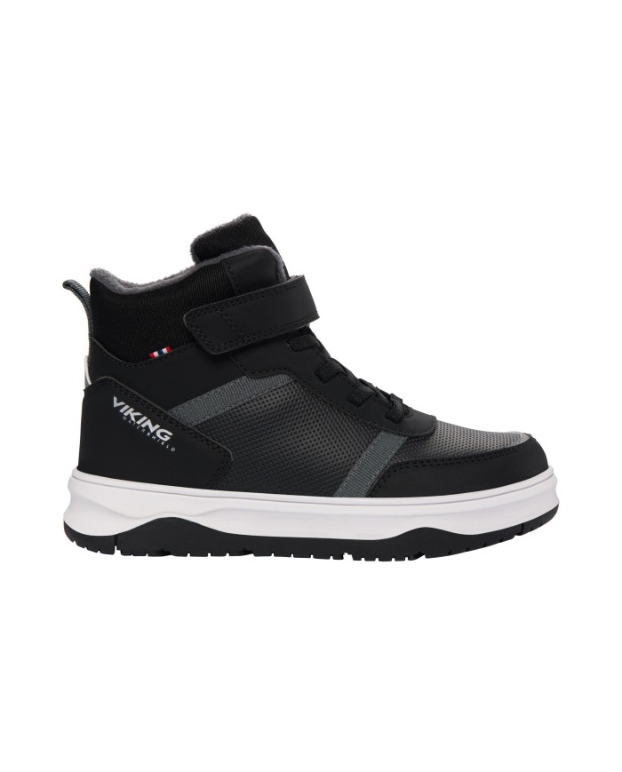 Bernumode | Viking: Squad Warm WP 1V - Sneaker inspired, durable kids winter boot €54.13 Keep your kid's feet warm, dry and looking good at the schoolyard with this durable urban junior winter boot. A waterproof membrane helps feet stay dry throughout the day, while a warm lining keeps them warm. Comfort aside, a cool, urban impression disguises the fact that this boot is built tough: A fully synthetic upper, for example, is further equipped with abrasion-resistant reinforcements. Machine washable at 30 degrees will keep feet looking and feeling fresh, and the thick rubber outsole does more than just provide a contemporary look - it also provides excellent grip that is also made to last.
 Bernumode | Viking: Squad Warm WP 1V - Sneaker inspired, durable kids winter boot €54.13 Keep your kid's feet warm, dry and looking good at the schoolyard with this durable urban junior winter boot. A waterproof membrane helps feet stay dry throughout the day, while a warm lining keeps them warm. Comfort aside, a cool, urban impression disguises the fact that this boot is built tough: A fully synthetic upper, for example, is further equipped with abrasion-resistant reinforcements. Machine washable at 30 degrees will keep feet looking and feeling fresh, and the thick rubber outsole does more than just provide a contemporary look - it also provides excellent grip that is also made to last.
