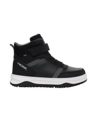 Bernumode | Viking: Squad Warm WP 1V - Sneaker inspired, durable kids winter boot €54.13 Keep your kid's feet warm, dry and looking good at the schoolyard with this durable urban junior winter boot. A waterproof membrane helps feet stay dry throughout the day, while a warm lining keeps them warm. Comfort aside, a cool, urban impression disguises the fact that this boot is built tough: A fully synthetic upper, for example, is further equipped with abrasion-resistant reinforcements. Machine washable at 30 degrees will keep feet looking and feeling fresh, and the thick rubber outsole does more than just provide a contemporary look - it also provides excellent grip that is also made to last.
 Bernumode | Viking: Squad Warm WP 1V - Sneaker inspired, durable kids winter boot €54.13 Keep your kid's feet warm, dry and looking good at the schoolyard with this durable urban junior winter boot. A waterproof membrane helps feet stay dry throughout the day, while a warm lining keeps them warm. Comfort aside, a cool, urban impression disguises the fact that this boot is built tough: A fully synthetic upper, for example, is further equipped with abrasion-resistant reinforcements. Machine washable at 30 degrees will keep feet looking and feeling fresh, and the thick rubber outsole does more than just provide a contemporary look - it also provides excellent grip that is also made to last.