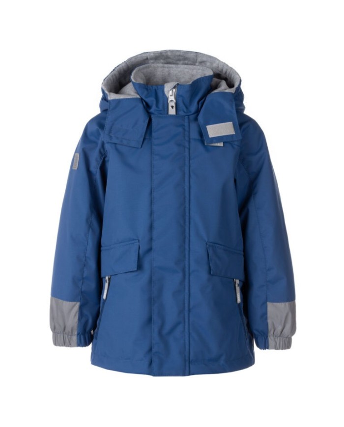 Bernumode | Lenne: Starpsezonas jaka/parka MAX (80g) 52,01 € Laikapstākļiem izturīga pavasara parka
Šī no ActivePlus auduma izgatavotā laikapstākļu noturīgā zēnu parka ir lieliski piemērota valkāšanai gan ar džinsiem, gan siltākām biksēm. Parka ir īpaši augsta apkakle un divas rāvējslēdzēja kabatas, kurās bērns var paslēpt rokas no vēja vai izmantot tās vieglu cimdu pāri. Atstarojošās detaļas padara bērnu redzamu tumsā.
Augsto tehnoloģiju Active+ audumam ir ūdensnecaurlaidīga membrāna, kas neļauj ūdenim iekļūt izstrādājumā. Tajā pašā laikā tai ir spēja iztvaikot sviedrus. ◆Ūdensizturība: ūdens stabs 10 000 mm ◆Elpošanas spēja: ūdens tvaiku caurlaidība 10 000 g/m²/24h ◆Vēja pretestība: gaisa caurlaidība 0 l/m²s ◆Ūdens un augsnes atgrūšana: DWR pārklājums (Durable Water Repellent)
VIEGLI SILTA * izolācija ir vislabākā pavasara-rudens sezonā. Lieliski piemērota temperatūrai 0...+10°C. Padoms: pārbaudiet temperatūru "jūtas kā". Tādiem faktoriem kā vējš un mitrums lielā mērā ietekmē to, cik auksts jūtaties, un jums var būt nepieciešams izmantot papildu slāni.
Cilpa atstarotāja piestiprināšanai.
 Bernumode | Lenne: Starpsezonas jaka/parka MAX (80g) 52,01 € Laikapstākļiem izturīga pavasara parka
Šī no ActivePlus auduma izgatavotā laikapstākļu noturīgā zēnu parka ir lieliski piemērota valkāšanai gan ar džinsiem, gan siltākām biksēm. Parka ir īpaši augsta apkakle un divas rāvējslēdzēja kabatas, kurās bērns var paslēpt rokas no vēja vai izmantot tās vieglu cimdu pāri. Atstarojošās detaļas padara bērnu redzamu tumsā.
Augsto tehnoloģiju Active+ audumam ir ūdensnecaurlaidīga membrāna, kas neļauj ūdenim iekļūt izstrādājumā. Tajā pašā laikā tai ir spēja iztvaikot sviedrus. ◆Ūdensizturība: ūdens stabs 10 000 mm ◆Elpošanas spēja: ūdens tvaiku caurlaidība 10 000 g/m²/24h ◆Vēja pretestība: gaisa caurlaidība 0 l/m²s ◆Ūdens un augsnes atgrūšana: DWR pārklājums (Durable Water Repellent)
VIEGLI SILTA * izolācija ir vislabākā pavasara-rudens sezonā. Lieliski piemērota temperatūrai 0...+10°C. Padoms: pārbaudiet temperatūru "jūtas kā". Tādiem faktoriem kā vējš un mitrums lielā mērā ietekmē to, cik auksts jūtaties, un jums var būt nepieciešams izmantot papildu slāni.
Cilpa atstarotāja piestiprināšanai.