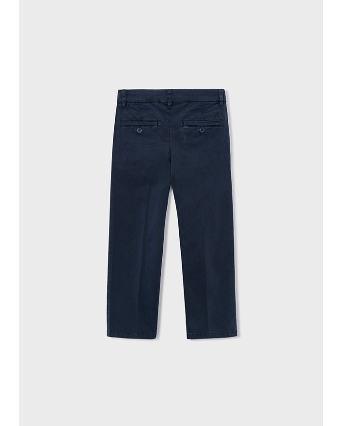 Bernumode | Mayoral: Базовые брюки на мальчика 19,42 € Эти стильные брюки для мальчика выполнены из 98% хлопка и 2% эластана, что делает их комфортными и эластичными для активных детей. Брюки с классической посадкой, с карманами спереди и сзади, идеально подходят для повседневного ношения. Кнопка на поясе и качественная отделка придают им элегантный вид. Универсальный темно-синий цвет позволяет легко сочетать их с различной одеждой, а состав ткани гарантирует долговечность и комфорт. Bernumode | Mayoral: Базовые брюки на мальчика 19,42 € Эти стильные брюки для мальчика выполнены из 98% хлопка и 2% эластана, что делает их комфортными и эластичными для активных детей. Брюки с классической посадкой, с карманами спереди и сзади, идеально подходят для повседневного ношения. Кнопка на поясе и качественная отделка придают им элегантный вид. Универсальный темно-синий цвет позволяет легко сочетать их с различной одеждой, а состав ткани гарантирует долговечность и комфорт.