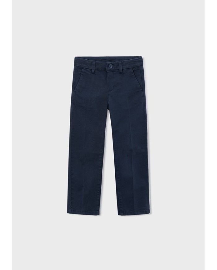 Bernumode | Mayoral: Базовые брюки на мальчика 19,42 € Эти стильные брюки для мальчика выполнены из 98% хлопка и 2% эластана, что делает их комфортными и эластичными для активных детей. Брюки с классической посадкой, с карманами спереди и сзади, идеально подходят для повседневного ношения. Кнопка на поясе и качественная отделка придают им элегантный вид. Универсальный темно-синий цвет позволяет легко сочетать их с различной одеждой, а состав ткани гарантирует долговечность и комфорт. Bernumode | Mayoral: Базовые брюки на мальчика 19,42 € Эти стильные брюки для мальчика выполнены из 98% хлопка и 2% эластана, что делает их комфортными и эластичными для активных детей. Брюки с классической посадкой, с карманами спереди и сзади, идеально подходят для повседневного ношения. Кнопка на поясе и качественная отделка придают им элегантный вид. Универсальный темно-синий цвет позволяет легко сочетать их с различной одеждой, а состав ткани гарантирует долговечность и комфорт.